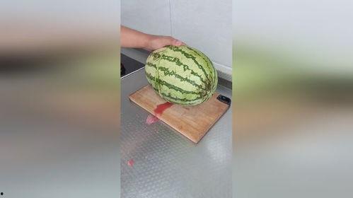 太热了吃瓜,吃瓜消暑乐无边