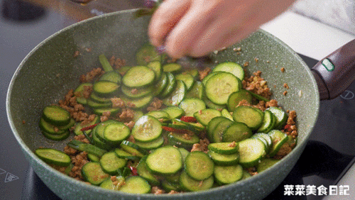 吃瓜的小清莹,揭秘娱乐圈那些事儿