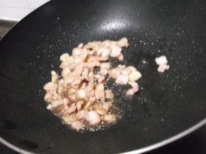 吃小瓜炒肉,小瓜炒肉，色香味俱全的快手佳肴