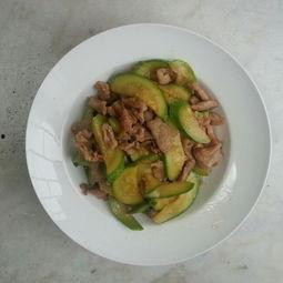 吃小瓜炒肉,小瓜炒肉，色香味俱全的快手佳肴