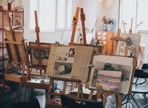 在画室吃瓜,一场别开生面的艺术盛宴