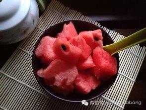 呼噜噜吃瓜,揭秘娱乐圈那些不为人知的幕后故事