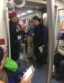 学生群众吃瓜视频,学生群众围观吃瓜视频，揭秘校园生活趣味瞬间