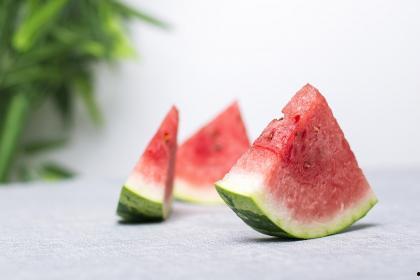 吃烂瓜会怎样,揭秘健康隐患与生活影响