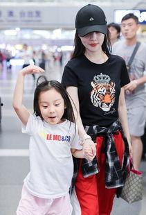 女儿长大了吃瓜,瓜田里的青春足迹