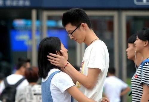 单身吃瓜情侣,揭秘情侣甜蜜背后的秘密