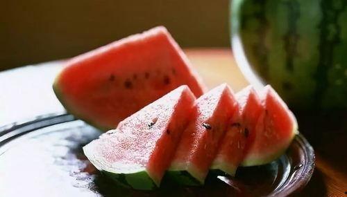 吃小瓜干呕,揭秘夏日零食的“甜蜜陷阱”